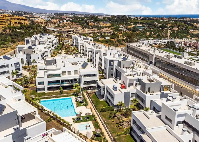 Stunning Apartment In Estepona With Wifi